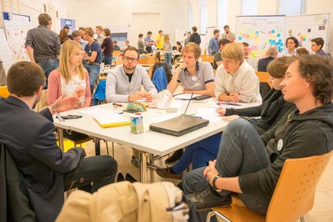 24 Stunden statt 42 Kilometer: Der 1. TU Austria Innovations-Marathon dreht sich um innovative Antworten für reale Fragestellungen aus der Industrie - von Studierenden und innerhalb von nur 24 Stunden. 24 Stunden statt 42 Kilometer: Der 1. TU Austria Innovations-Marathon dreht sich um innovative Antworten für reale Fragestellungen aus der Industrie - von Studierenden und innerhalb von nur 24 Stunden.