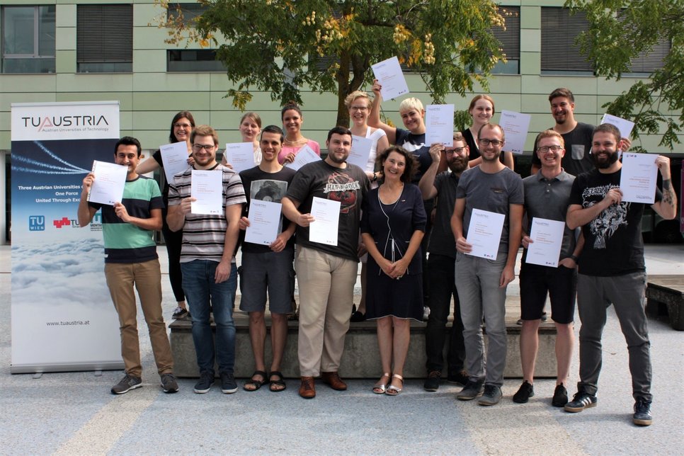 Abschluss mit Vizerektorin Andrea Hoffmann (© TU Graz) Abschluss_Gruppenfoto