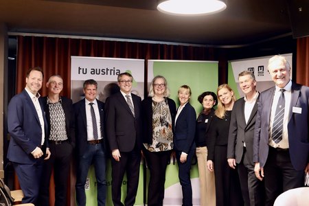 v. l. n. r.: Stefan Zotti (Deputy Head of Unit at European Commission), Jörg Niehoff (Directorate-General for Research & Innovation), Rektor Jens Schneider (TU Wien), Botschafter Franz Wirtenberger (Deputy Permanent Representative of Austria to the European Union), Susanne Conze (Directorate-General for Education, Youth, Sport and Culture), Barbara Weitgruber (Director General for Scientific Research and International Relations, Austrian Federal Ministry of Education, Science and Research), Vizerektorin Andrea Höglinger für Forschung (TU Graz) , Susanne Feiel ( Head of MIREU, Montanuniversität Leoben), Rektor Horst Bischof (TU Graz) und Rektor Peter Moser (Montanuniversität Leoben). Foto: © Zahra Reismüller