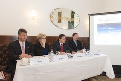 Harald Kainz (TU Graz), Sabine Seidler (TU Wien), Wilfried Eichlseder (Montanuniversität), Christian Helmenstein (Economica) Harald Kainz (TU Graz), Sabine Seidler (TU Wien), Wilfried Eichlseder (Montanuniversität), Christian Helmenstein (Economica)