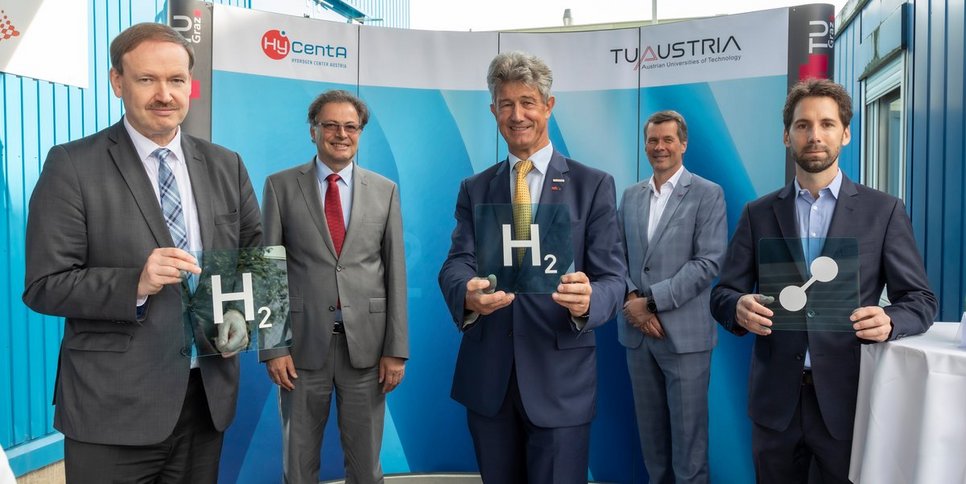 © Lunghammer – TU Graz Menschengruppe Wand